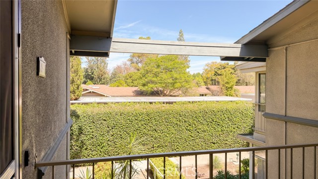 Detail Gallery Image 3 of 32 For 126 Avenida Majorca #O,  Laguna Woods,  CA 92637 - 2 Beds | 2 Baths