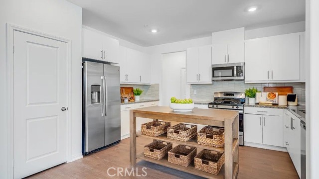 Detail Gallery Image 1 of 22 For 17810 Mckenzie Ct, Hesperia,  CA 92345 - 3 Beds | 2 Baths