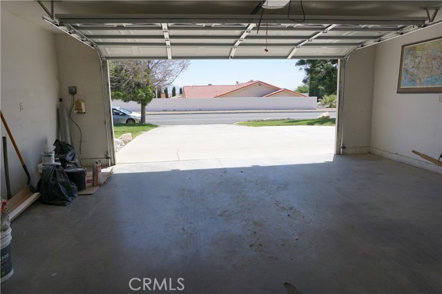 Detail Gallery Image 6 of 32 For 13510 Hidden Valley Rd, Victorville,  CA 92395 - 3 Beds | 3 Baths