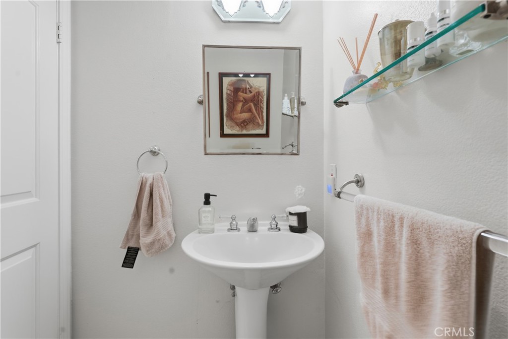 https://media.crmls.org/medias/3a599caa-e0d8-4bb4-888b-5d657b4cc9f0.jpg?preset=X-Large