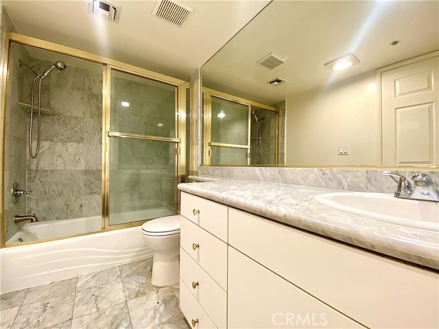 Detail Gallery Image 34 of 36 For 845 S Plymouth Bld Ph3,  Los Angeles,  CA 90005 - 3 Beds | 2/1 Baths