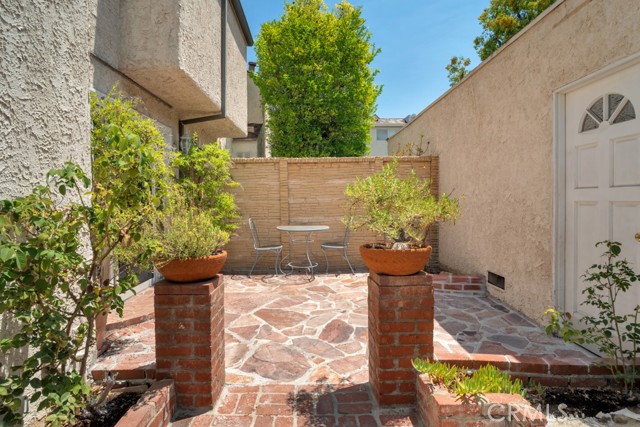 5644 Etiwanda Avenue, Tarzana CA: https://media.crmls.org/medias/3a59d934-81c9-4876-8ffa-bb1ea73dcfab.jpg