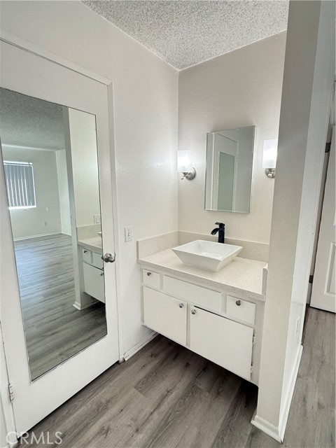 Detail Gallery Image 9 of 12 For 1056 Cabrillo Park Dr #G,  Santa Ana,  CA 92701 - 2 Beds | 1 Baths
