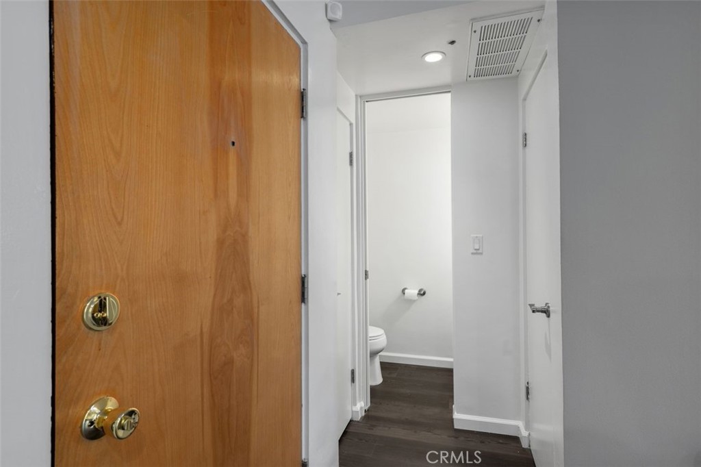 https://media.crmls.org/medias/3a5bbb18-a076-4df1-9995-0e3fb5e7f57e.jpg?preset=X-Large