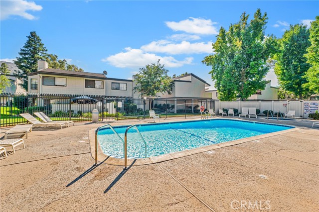 Detail Gallery Image 24 of 28 For 6508 Twin Circle Ln #1,  Simi Valley,  CA 93063 - 2 Beds | 1/1 Baths