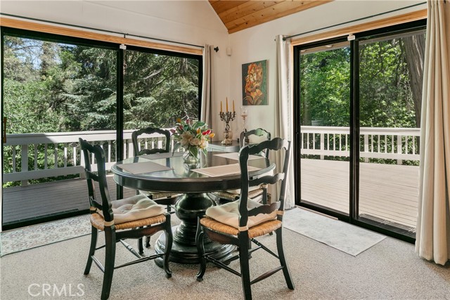 Detail Gallery Image 4 of 31 For 841 Cottage Grove Rd, Lake Arrowhead,  CA 92352 - 3 Beds | 2 Baths