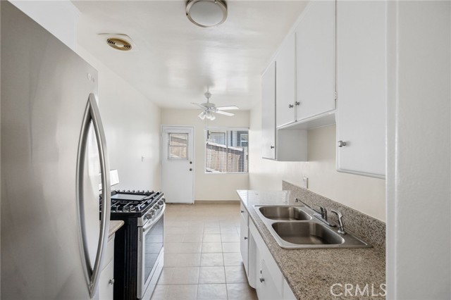 7137 Ramsgate Avenue, Los Angeles CA: https://media.crmls.org/medias/3a5cb1d4-0f22-462a-9ed0-45a77e9231af.jpg