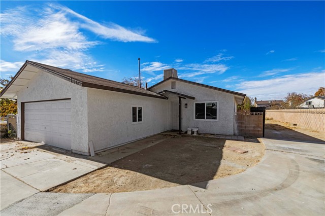 Detail Gallery Image 2 of 17 For 45007 Logue Ct, Lancaster,  CA 93535 - 4 Beds | 3 Baths