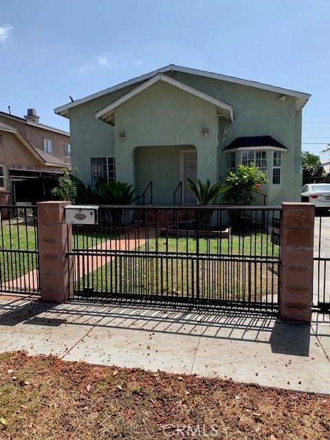6818 Cedar St, Huntington Park CA: https://media.crmls.org/medias/3a5e946d-dc57-4fcb-a1d3-3392ddbc19c9.jpg
