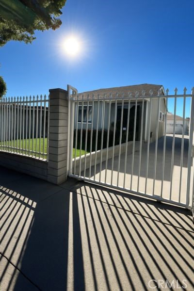 Detail Gallery Image 3 of 23 For 5431 5th, Los Angeles,  CA 90043 - 3 Beds | 1 Baths