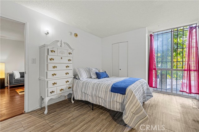 525 S Ardmore Ave, Los Angeles CA: https://media.crmls.org/medias/3a5ee18b-32e4-4759-840f-c61d3c729c08.jpg
