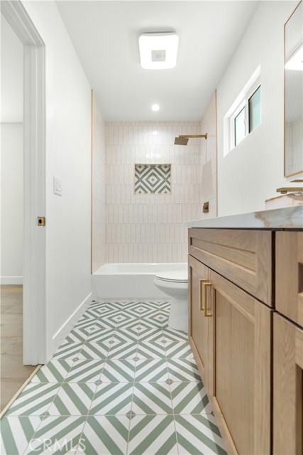 3991 Hubert Avenue, Los Angeles CA: https://media.crmls.org/medias/3a5ee96a-a9a6-49d7-b45a-479983a85380.jpg