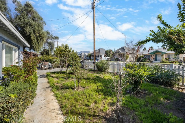 Detail Gallery Image 2 of 22 For 915 Alta, Redlands,  CA 92374 - 4 Beds | 2 Baths
