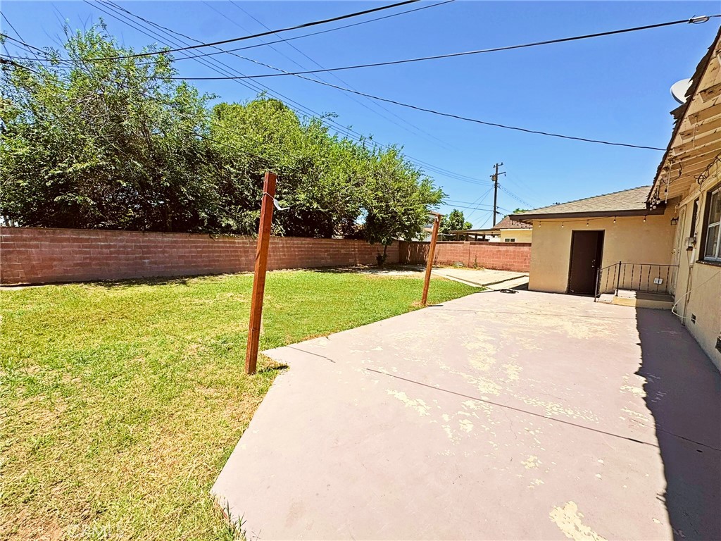 https://media.crmls.org/medias/3a5f6227-d653-4ba4-b0b9-887c50b19a68.jpg?preset=X-Large