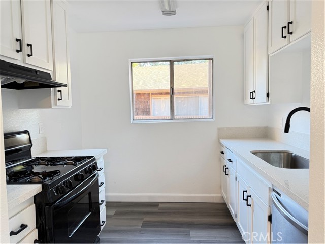 Detail Gallery Image 5 of 12 For 1056 Cabrillo Park Dr #G,  Santa Ana,  CA 92701 - 2 Beds | 1 Baths