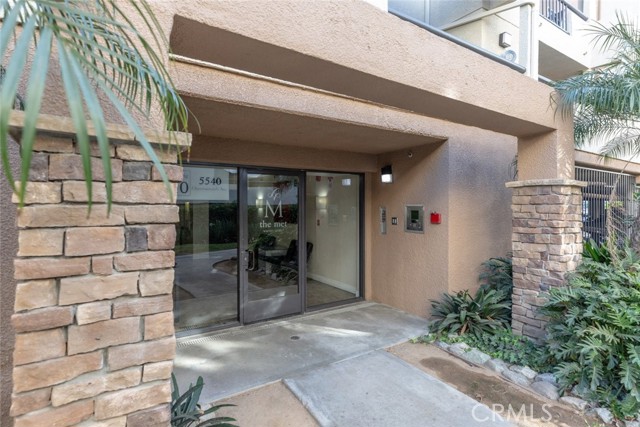 Detail Gallery Image 2 of 31 For 5540 Owensmouth Ave #206,  Woodland Hills,  CA 91304 - 2 Beds | 2 Baths
