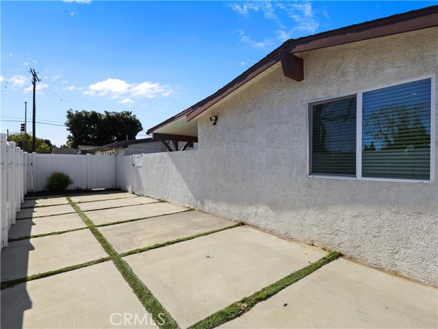 Detail Gallery Image 5 of 33 For 15803 Chatsworth St, Granada Hills,  CA 91344 - 3 Beds | 2 Baths