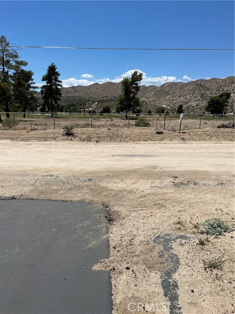 55524 Yucca Trail, Yucca Valley CA: https://media.crmls.org/medias/3a60b2e3-d0b4-4ee9-84e5-f4a2c738dc0c.jpg