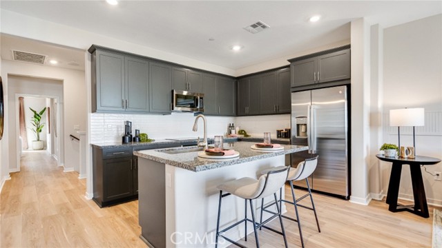 Detail Gallery Image 1 of 22 For 2721 E Amberley Privado, Ontario,  CA 91762 - 2 Beds | 2/1 Baths