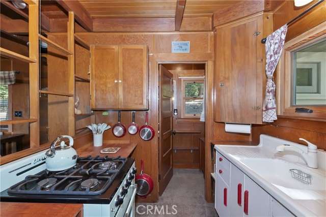 1040 Mile High Road, Twin Peaks CA: https://media.crmls.org/medias/3a633f9e-1c3d-4f5a-9d04-7cc7d82328b7.jpg
