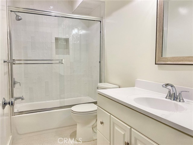 Detail Gallery Image 19 of 37 For 7327 Kester Ave #4,  Van Nuys,  CA 91405 - 4 Beds | 3/1 Baths