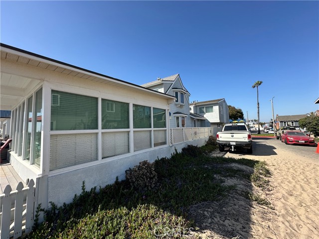 16685 S Pacific Avenue, Sunset Beach CA: https://media.crmls.org/medias/3a639f93-9451-4f9e-bde2-1e1f36808c98.jpg