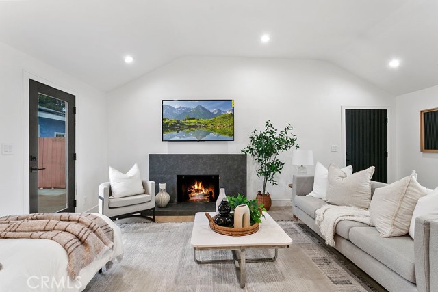 Detail Gallery Image 9 of 45 For 6091 Navajo, Westminster,  CA 92683 - 6 Beds | 5 Baths