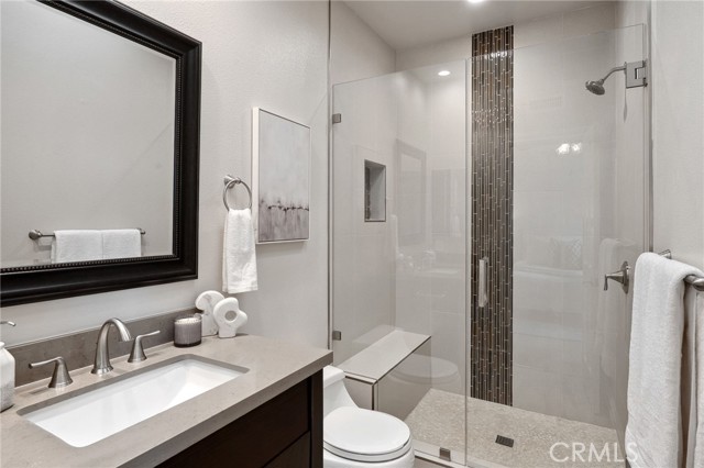 Detail Gallery Image 26 of 39 For 5 Hillsborough, Newport Beach,  CA 92660 - 4 Beds | 4/1 Baths