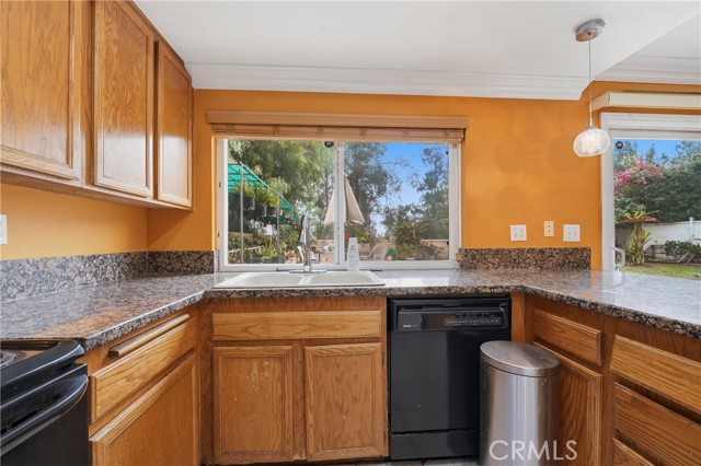 Detail Gallery Image 9 of 34 For 6 Sage Canyon, Pomona,  CA 91766 - 4 Beds | 3 Baths