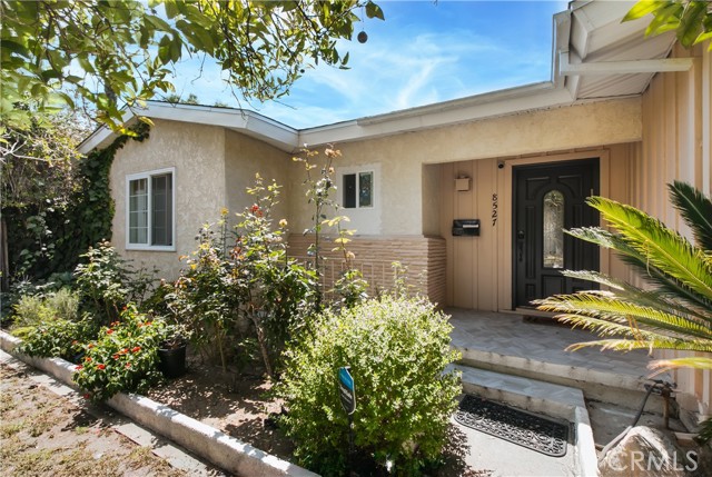 8527 Casaba Avenue, Winnetka CA: https://media.crmls.org/medias/3a667436-a9d9-444b-91ab-2887b611cd3f.jpg