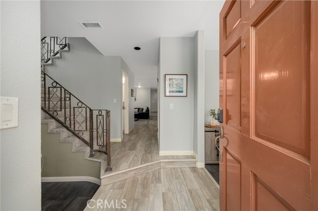 Detail Gallery Image 5 of 39 For 383 Park Ave, Long Beach,  CA 90814 - 3 Beds | 3 Baths