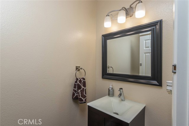 Detail Gallery Image 14 of 47 For 9306 Hartman Way, West Hills,  CA 91304 - 3 Beds | 2/1 Baths