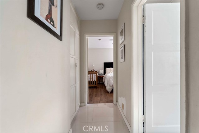 Detail Gallery Image 8 of 15 For 4051 Abourne Rd #D,  Los Angeles,  CA 90008 - 2 Beds | 1 Baths