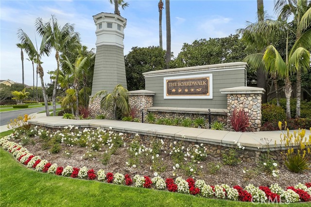 6615 Feather Drive, Huntington Beach CA: https://media.crmls.org/medias/3a687672-e5c1-4beb-aac6-5f7352734ea1.jpg