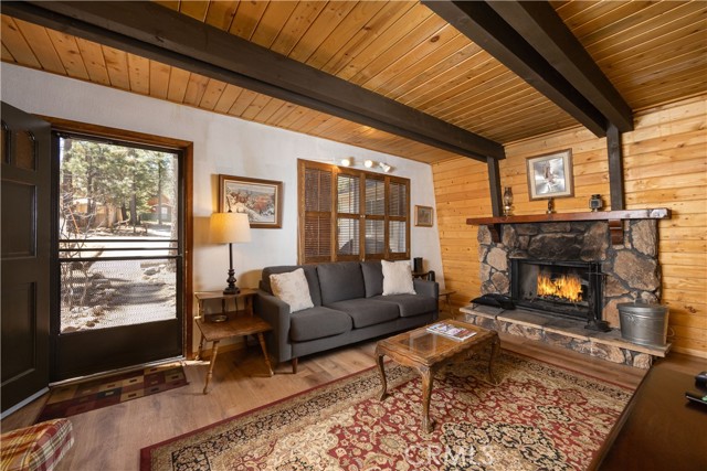Detail Gallery Image 5 of 20 For 42554 Cedar Ave, Big Bear Lake,  CA 92315 - 2 Beds | 1 Baths