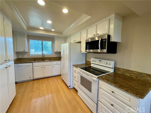 Detail Gallery Image 6 of 27 For 2240 N Legion Dr #217,  Signal Hill,  CA 90755 - 3 Beds | 2/1 Baths