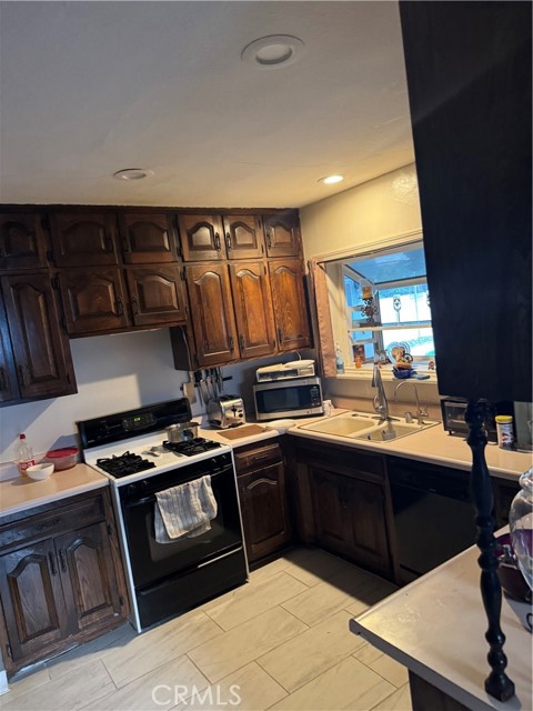 Detail Gallery Image 3 of 5 For 639 W 36th, San Bernardino,  CA 92405 - 3 Beds | 2 Baths