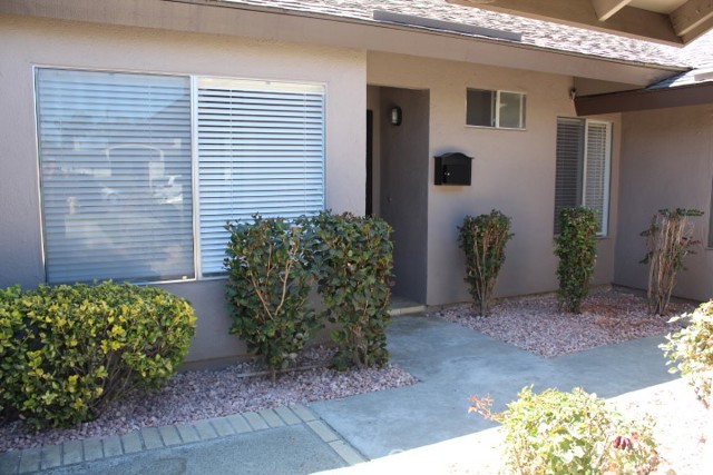 Detail Gallery Image 3 of 27 For 1671 W Cindy Ln #B,  Anaheim,  CA 92802 - 2 Beds | 2 Baths