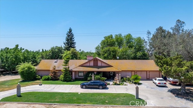13715 E Nebraska Avenue, Kingsburg CA: https://media.crmls.org/medias/3a6c0c3d-2831-47fa-b40a-cfa9cef33882.jpg