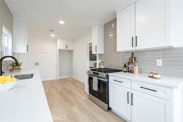 1818 W 79th Street, Los Angeles CA: https://media.crmls.org/medias/3a6d26a8-ea87-4011-81f3-5e726cc83ea2.jpg