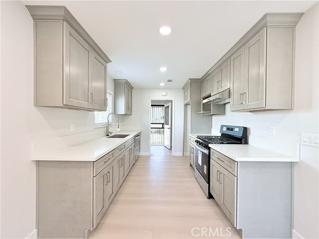 Detail Gallery Image 4 of 15 For 12262 160th St, Norwalk,  CA 90650 - 3 Beds | 2 Baths