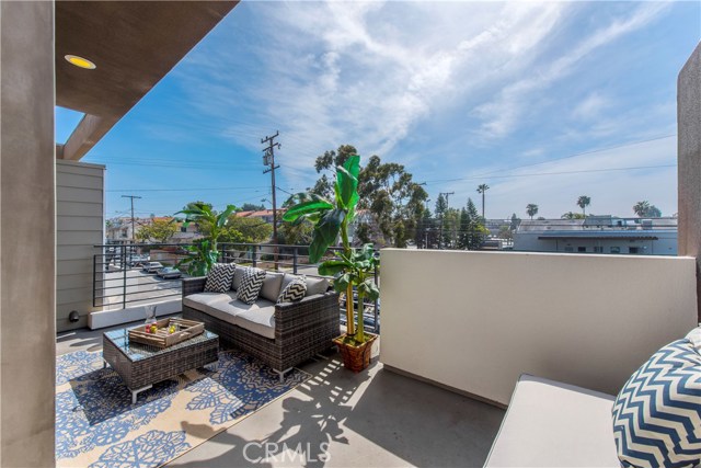 1775 Mathews Avenue, Manhattan Beach, California 90266, 3 Bedrooms Bedrooms, ,3 BathroomsBathrooms,Residential,Sold,Mathews,SB17054107