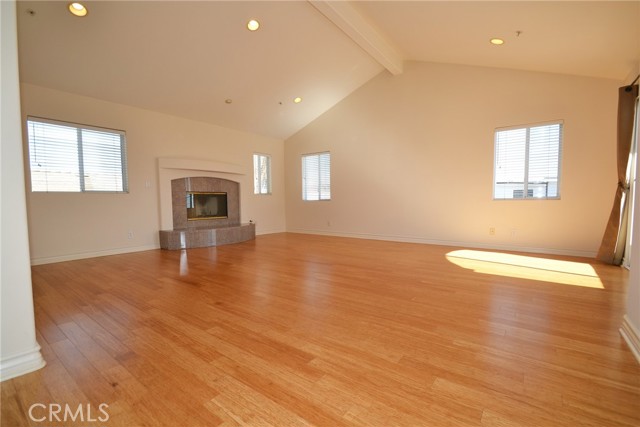 Detail Gallery Image 10 of 23 For 2203 Harriman Ln #B,  Redondo Beach,  CA 90278 - 4 Beds | 2/1 Baths