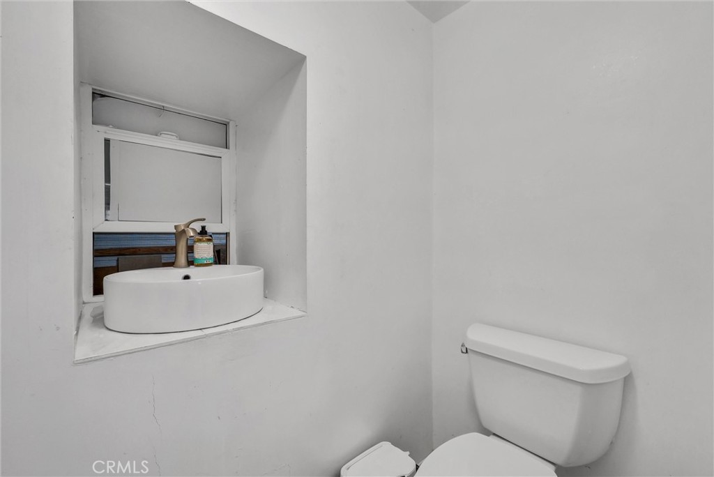 https://media.crmls.org/medias/3a705866-2946-4922-ae92-9b10756173ce.jpg?preset=X-Large