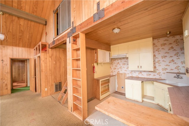24 Fredalba, Running Springs, CA 92382