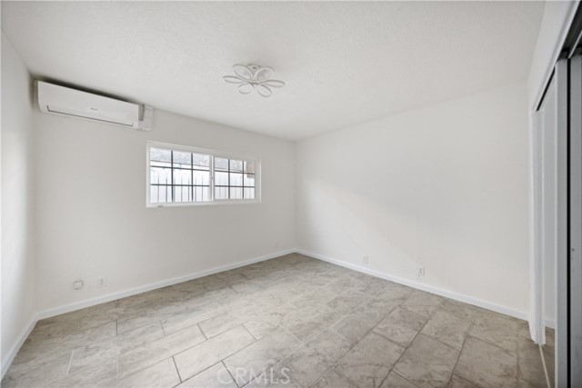 Detail Gallery Image 8 of 28 For 13032 S Main St, Los Angeles,  CA 90061 - 4 Beds | 2 Baths