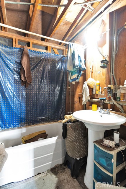 5924 Old Woman Springs Road, Johnson Valley CA: https://media.crmls.org/medias/3a713780-1f3e-4aa1-a389-299e608441d6.jpg