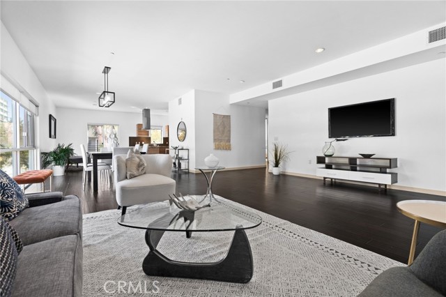 Detail Gallery Image 2 of 49 For 3119 via Dolce #107,  Marina Del Rey,  CA 90292 - 3 Beds | 2 Baths