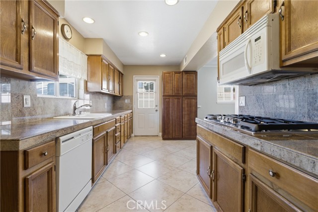 Detail Gallery Image 4 of 27 For 44508 Lostwood Ave, Lancaster,  CA 93534 - 4 Beds | 2 Baths