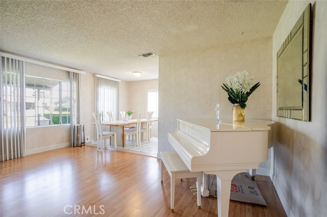 Image 8 of 38 For 4040 Lynd Avenue